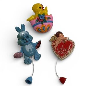 70s Vintage Spring Brooch Set Plastic Movable String Pins